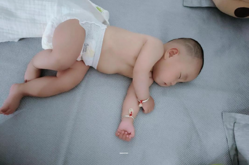 张家口四个月宝宝不爱笑 张家口四个月宝宝不爱笑